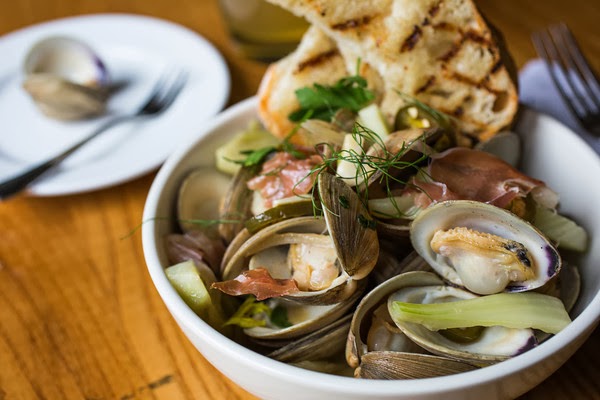 the-granary_clams_photo-by-jonathan-boncek